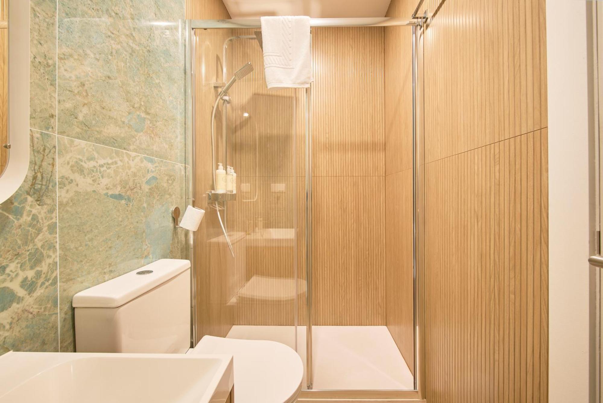 Brand New Anjos Hostal *